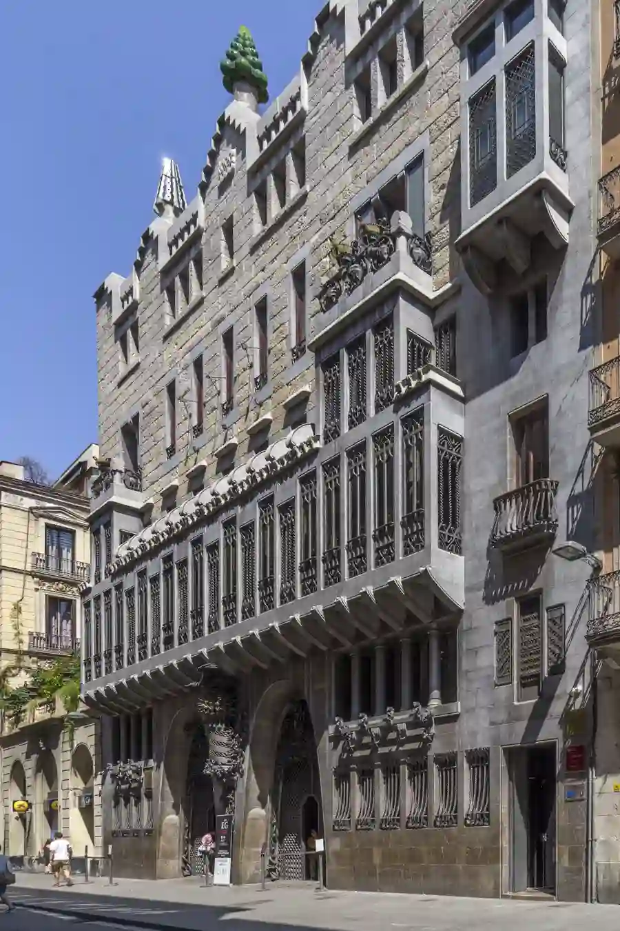 I bassifondi e i santi del Raval