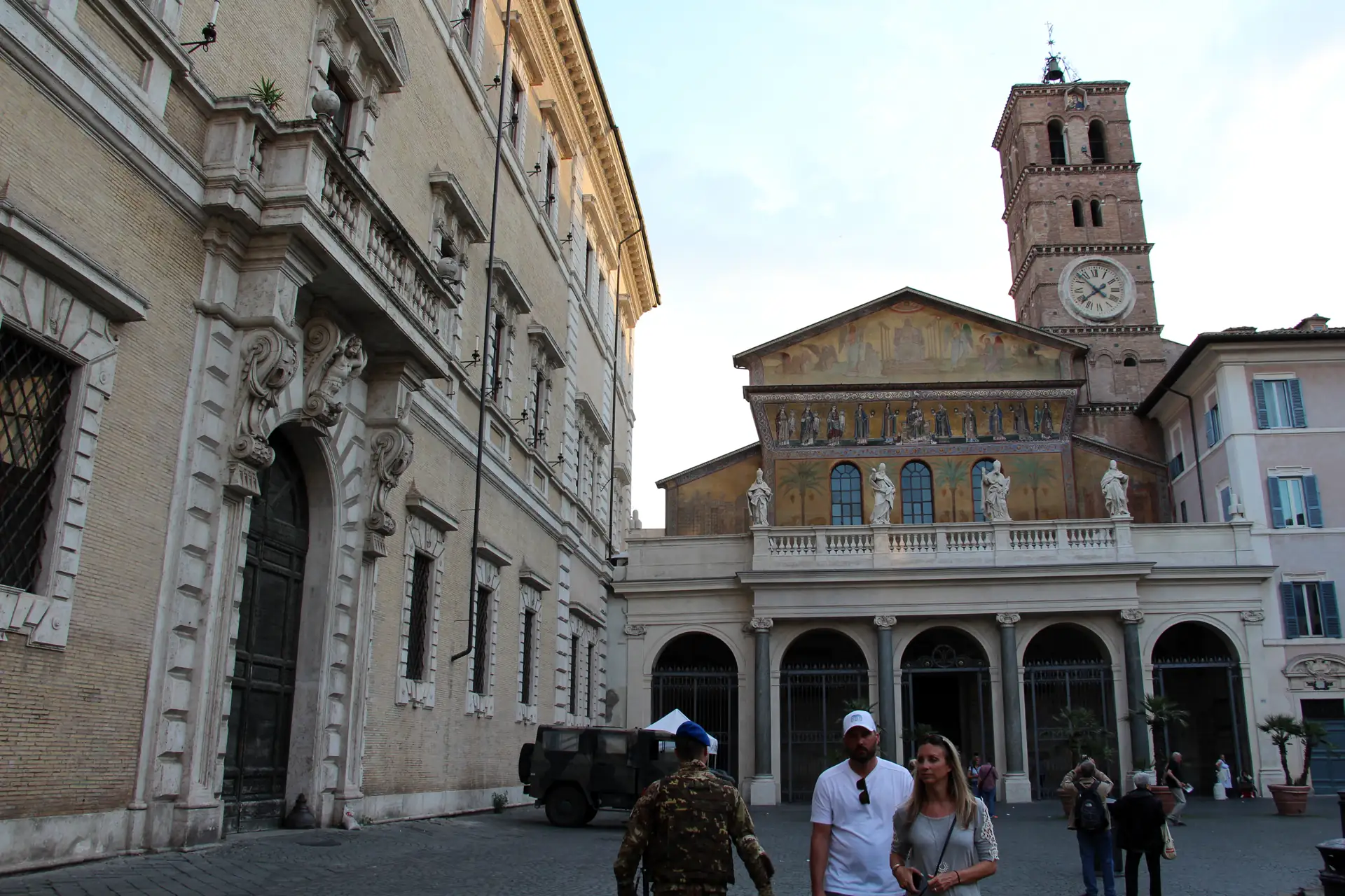 Quello che Trastevere mostra da secoli senza che nessuno guardi